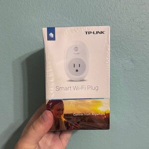 TP-Link Smart Wi-Fi Plug - White and Blue Accent